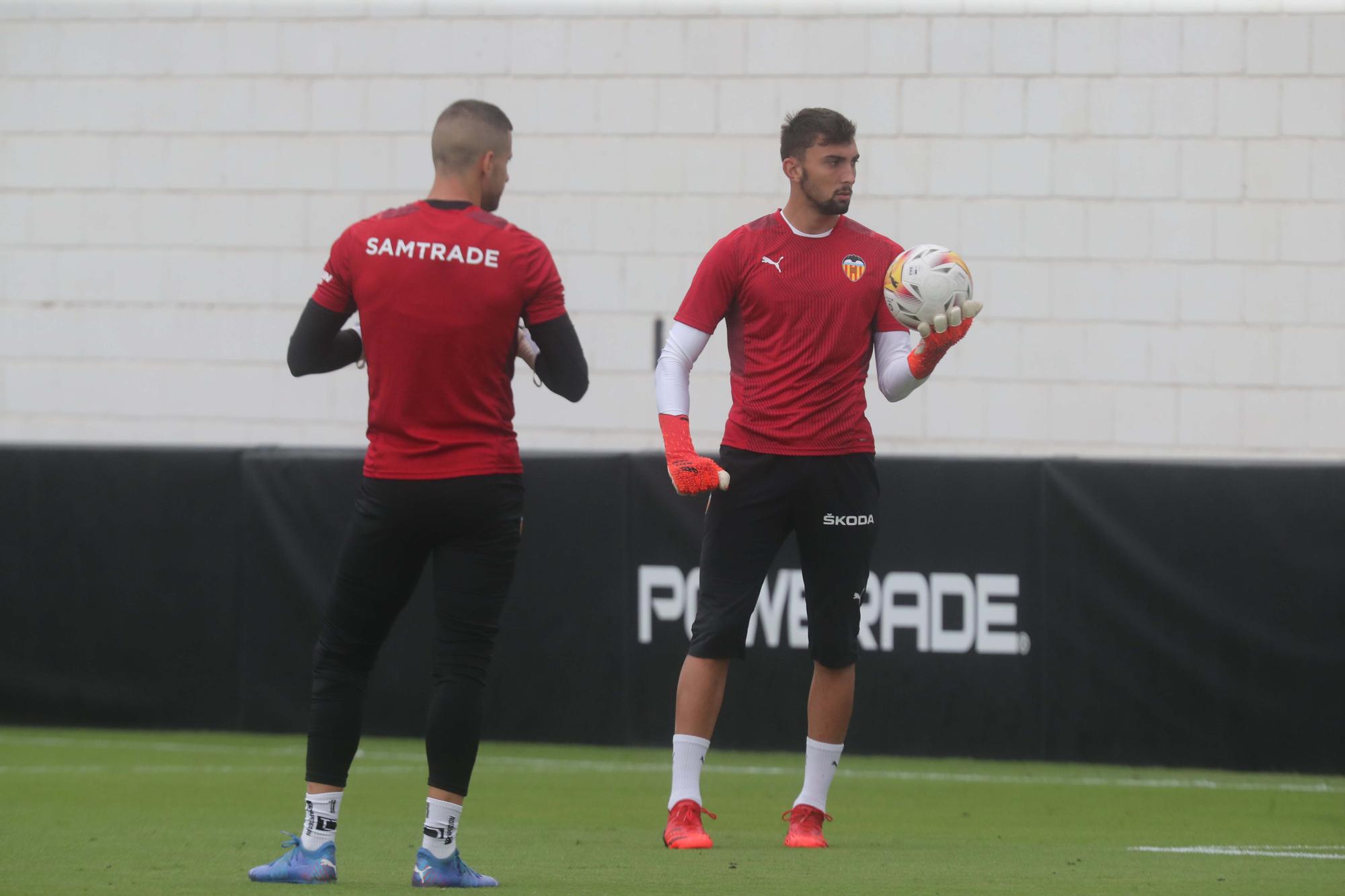 El Valencia CF entrena antes de enfrentarse al Bilbao