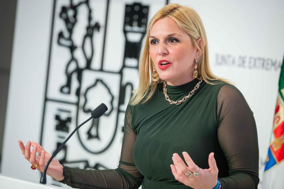 La portavoz de la Junta en funciones, Elena Manzano, en la rueda de prensa posterior a la reunión del Consejo de Gobierno