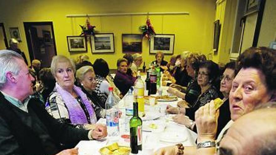 Los jubilados de Salinas celebran la Navidad
