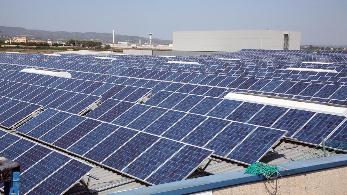 Imagen de archivo de un parque solar, un proyecto de renovables que está al alza en los últimos años en Castellón.