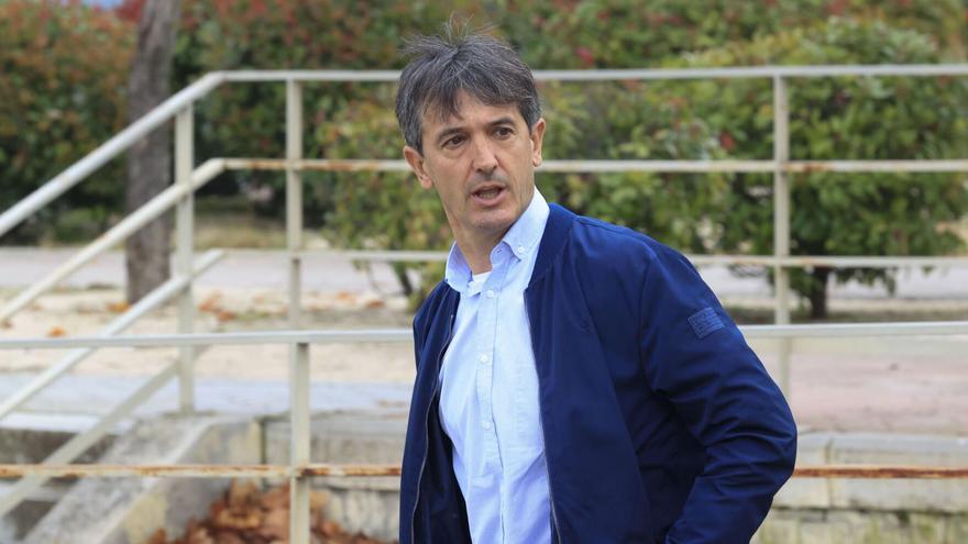 El entrenador José Rojo Martín 'Pacheta' a su llegada al encuentro entre los entrenadores de Primera y los árbitros de la categoría en Las Rozas, Madrid