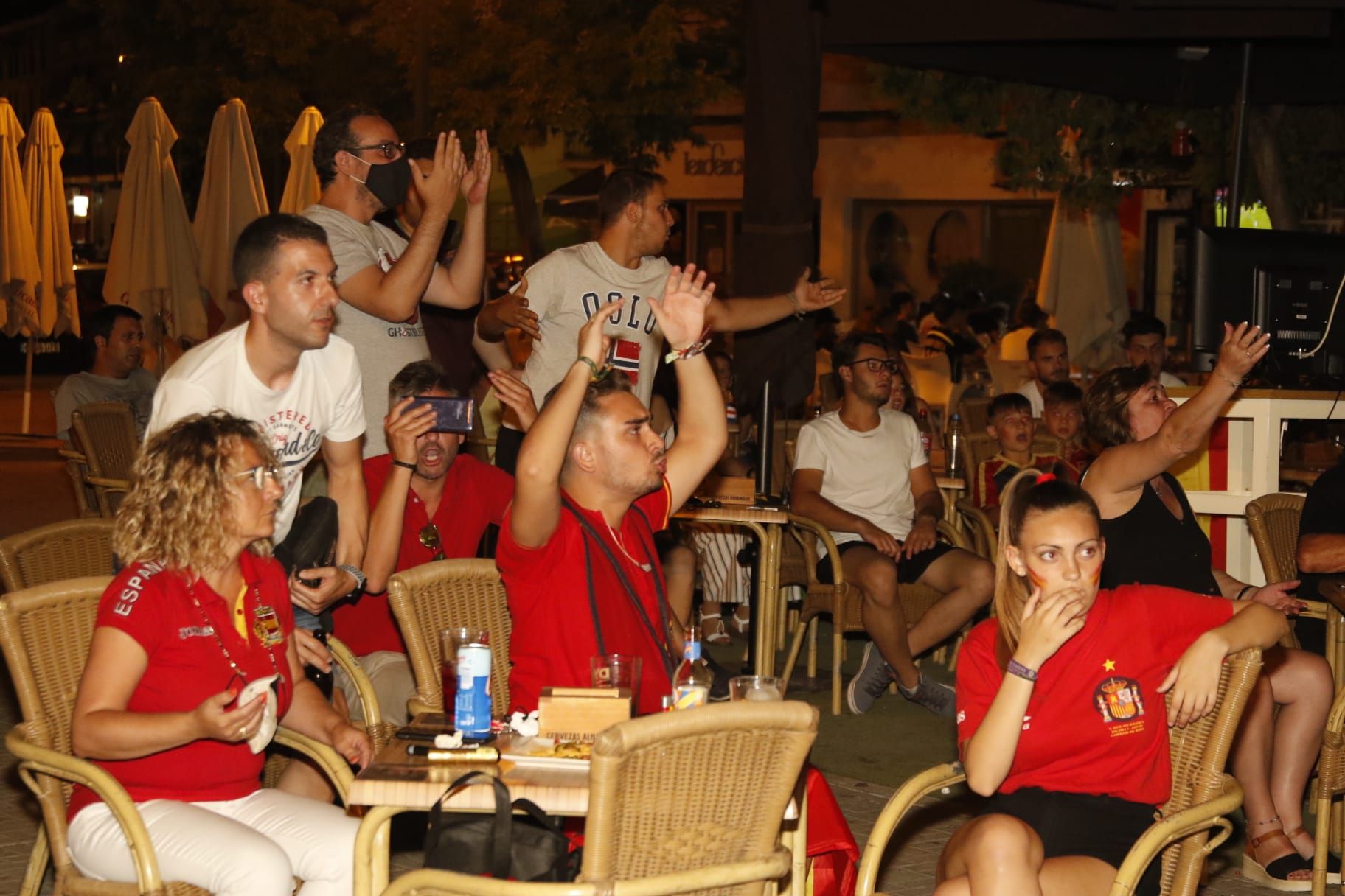 Los aficionados cordobeses con la selección española