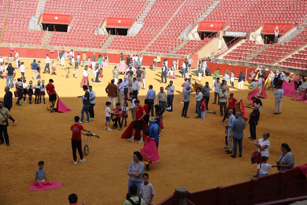 La plaza de los Califas en Córdoba abre el ruedo a la afición para vivir el toreo desde dentro La plaza de los Califas en Córdoba abre el ruedo a la afición para vivir el toreo desde dentro