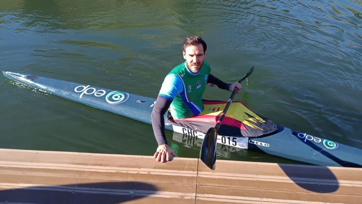 Craviotto, con los colores del Club Deportivo Caso, entrenando en Tanes.