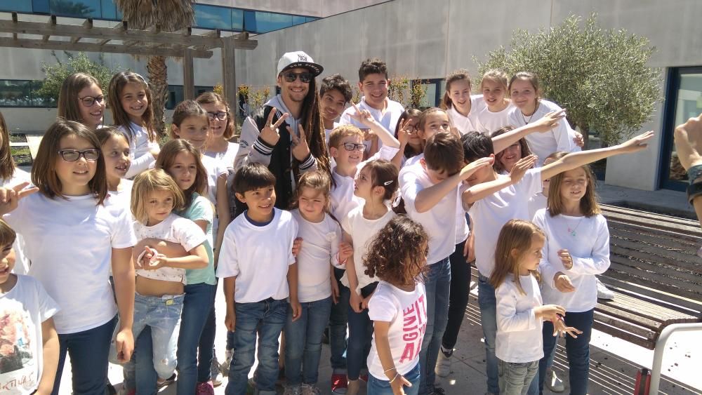 Jaume Mas protagoniza un videoclip en el Hospital de Inca para familiarizar a los niños con el centro hospitalario