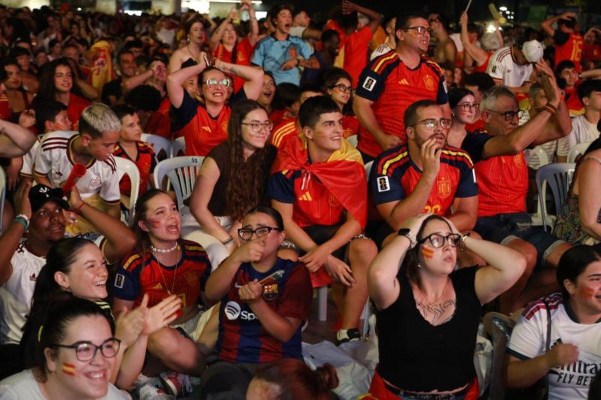 Los mejores momentos de la afición de España en Cartagena, en fotos