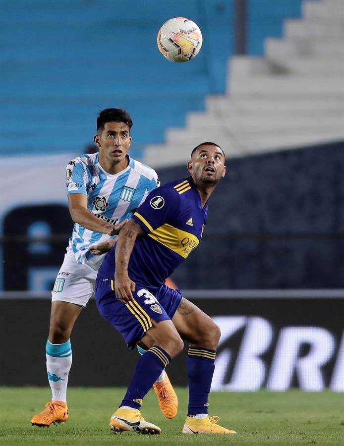Cardona, de Boca, en la imagen en un partido ante Racing de Avellaneda, marcó el gol del triunfo xeneize.