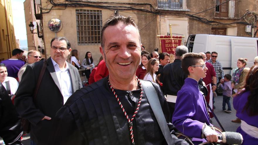 Melchor Paús, sonriente en una procesión en l'Alcora