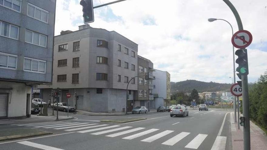 Tramo de la avenida Finisterre próximo a la rotonda de Bajamar.