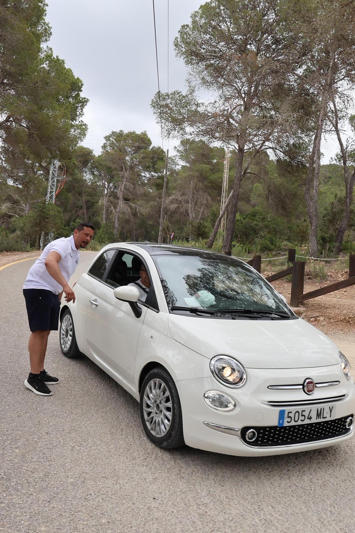 Todas las imágenes del primer día de restricciones de acceso al parking de Cala Salada
