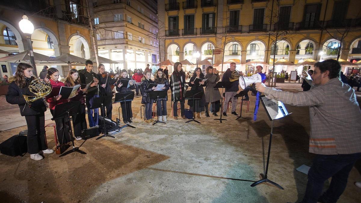 Les fotos de l'espectacle multisensorial "Cage Reload" a la plaça Independència de Girona