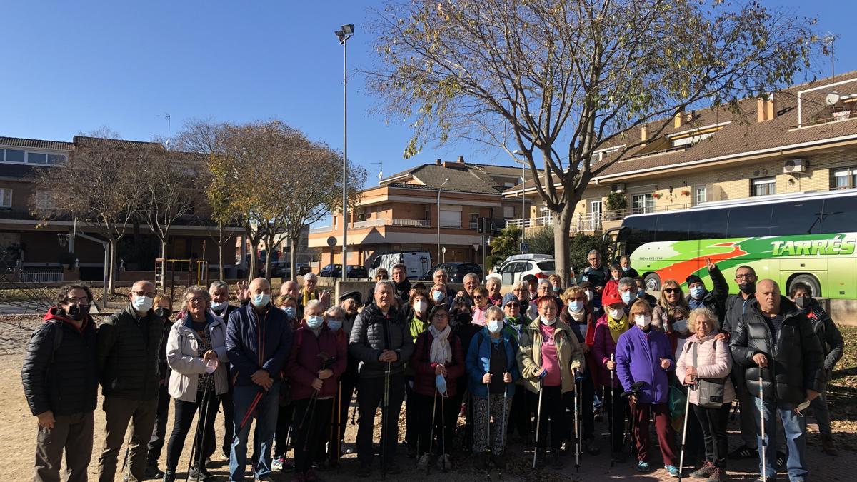 Els participants de la caminada &quot;A cent cap als 100&quot; a Santpedor