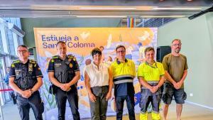 La alcaldesa de Santa Coloma, Mireia González, junto a los responsables de seguridad y limpieza viaria locales