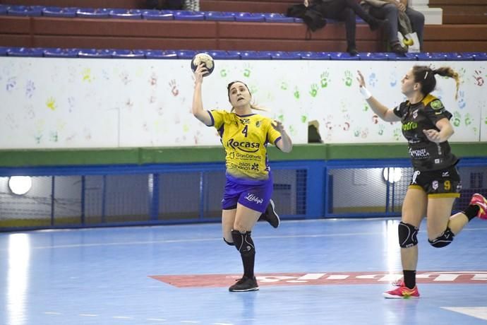 26-02-20 DEPORTES. PABELLON DE LAS REMUDAS. BARRIO DE LAS REMUDAS. TELDE. Partido de balonmano femenino entre el Remudas Rocasa y el Guardés disputado en Pabelloon Antonio Moreno del barrio teldense de Las Remudas.    Fotos: Juan Castro.  | 26/02/2020 | Fotógrafo: Juan Carlos Castro