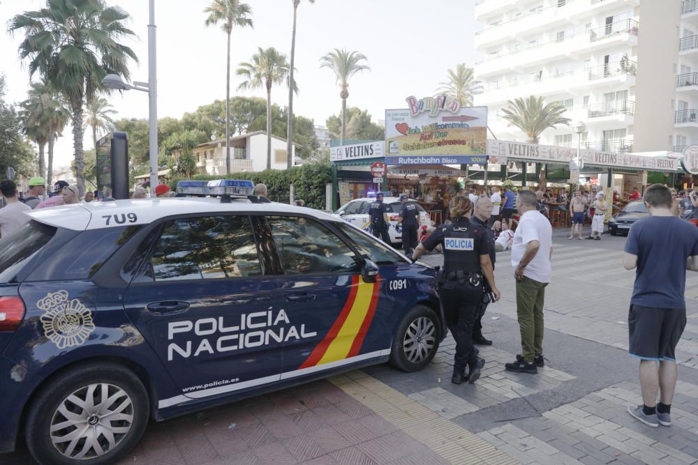 Pelea multitudinaria en s'Arenal entre dos grupos de turistas alemanes