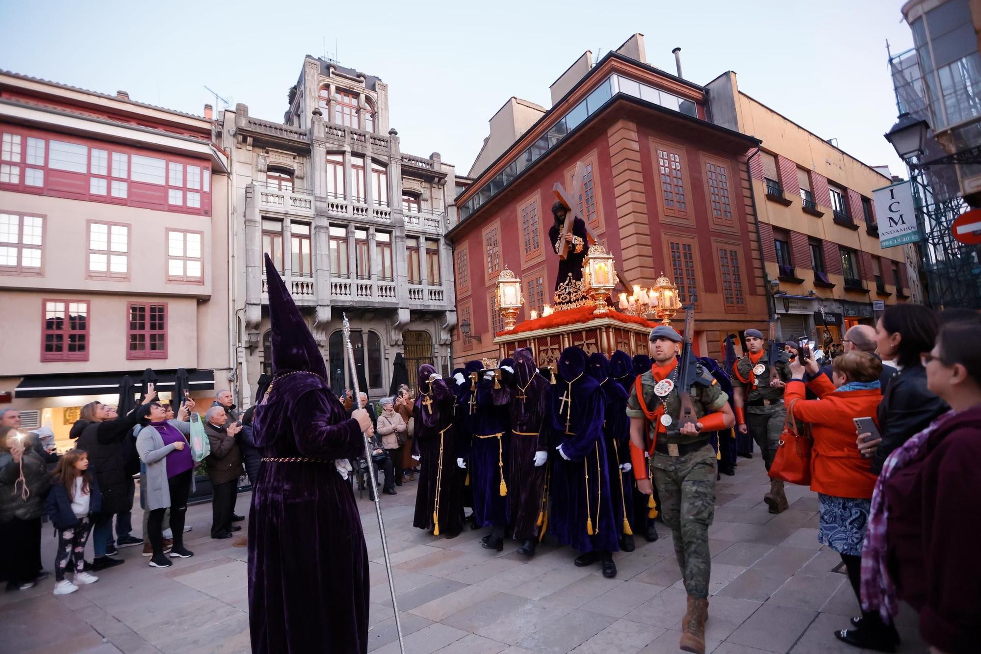 El Señor de Oviedo atrae multitudes: mira las fotos de la procesión del Nazareno