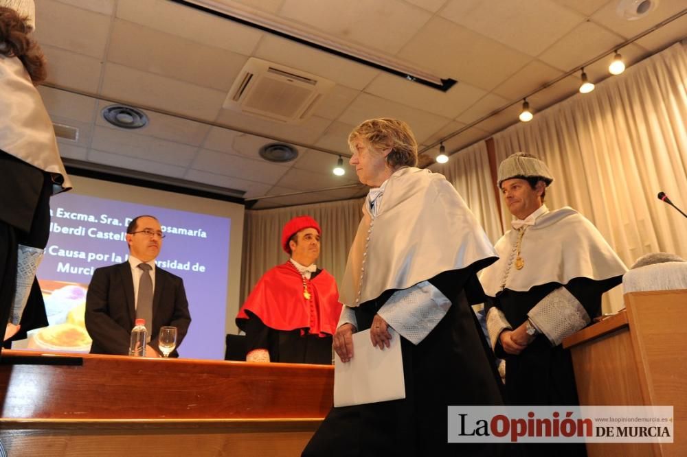 Rosamaría Alberdi, primera enfermera doctora honoris causa de España por la UMU