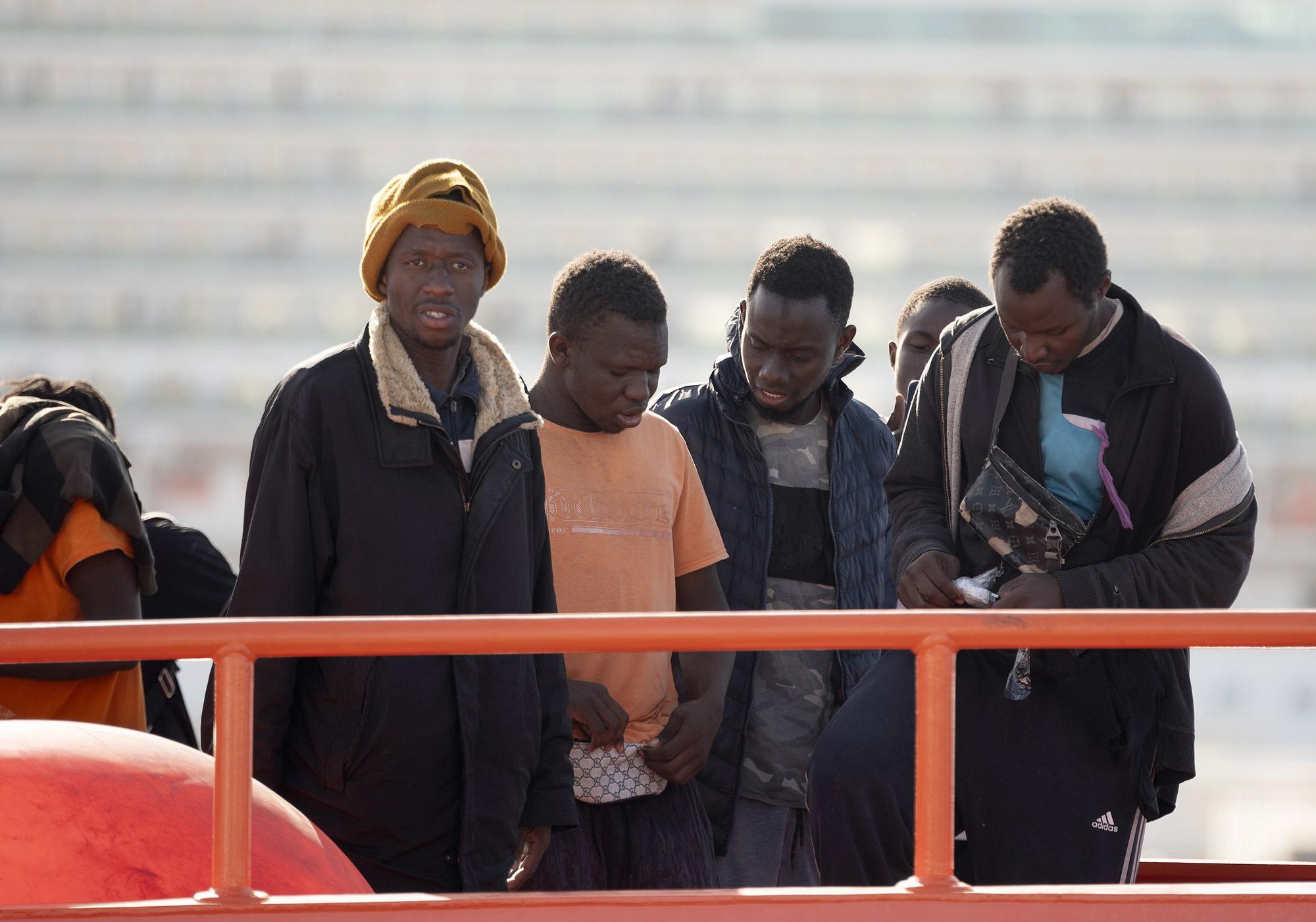 Llegada de migrantes a Puerto Naos, en Arrecife (Lanzarote)