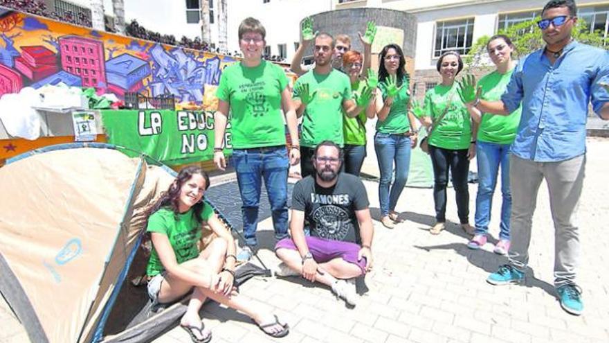 Los estudiantes se encierran en veinte centros en protesta contra los recortes