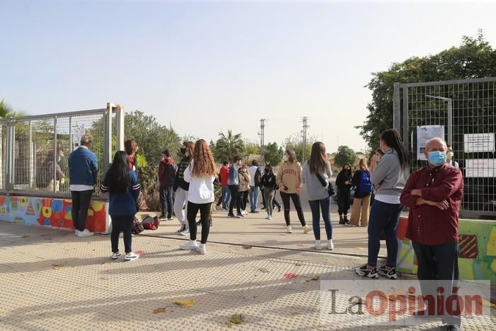 Los alumnos del IES Los Molinos (Cartagena) se concentran para pedir más profesores