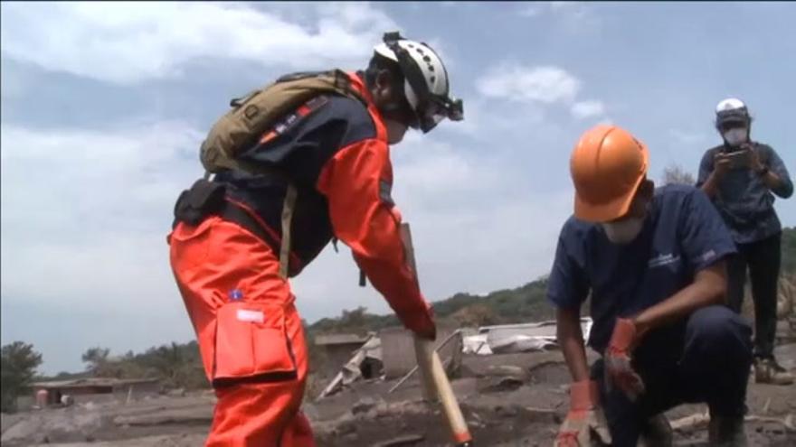 La tragedia de perder una familia entera en la erupción del volcán Fuego