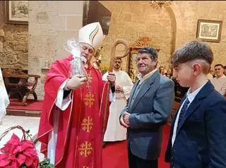 Un faro de Ons para el arzobispo de Santiago