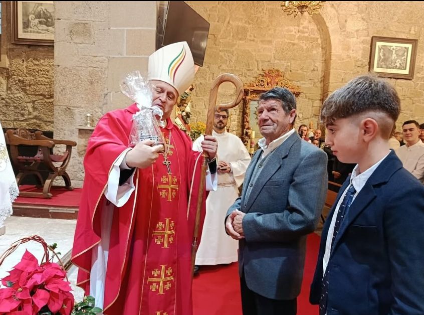 Un faro de Ons para el arzobispo de Santiago