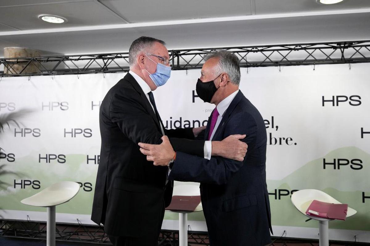 Excmo. Sr. D. Ángel Víctor Torres Pérez (Presidente del gobierno de Canarias), D. Jorge Petit Sanchez (Consejero Delegado de HPS)