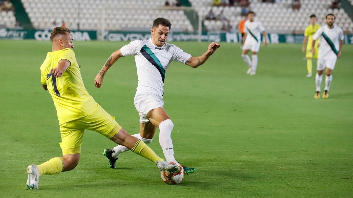 Christian Carracedo, durante el pasado encuentro ante el Villarreal B en El Arcángel.