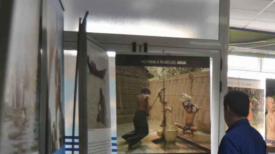 Exposición de Unicef sobre el agua en las oficinas de Aquona.