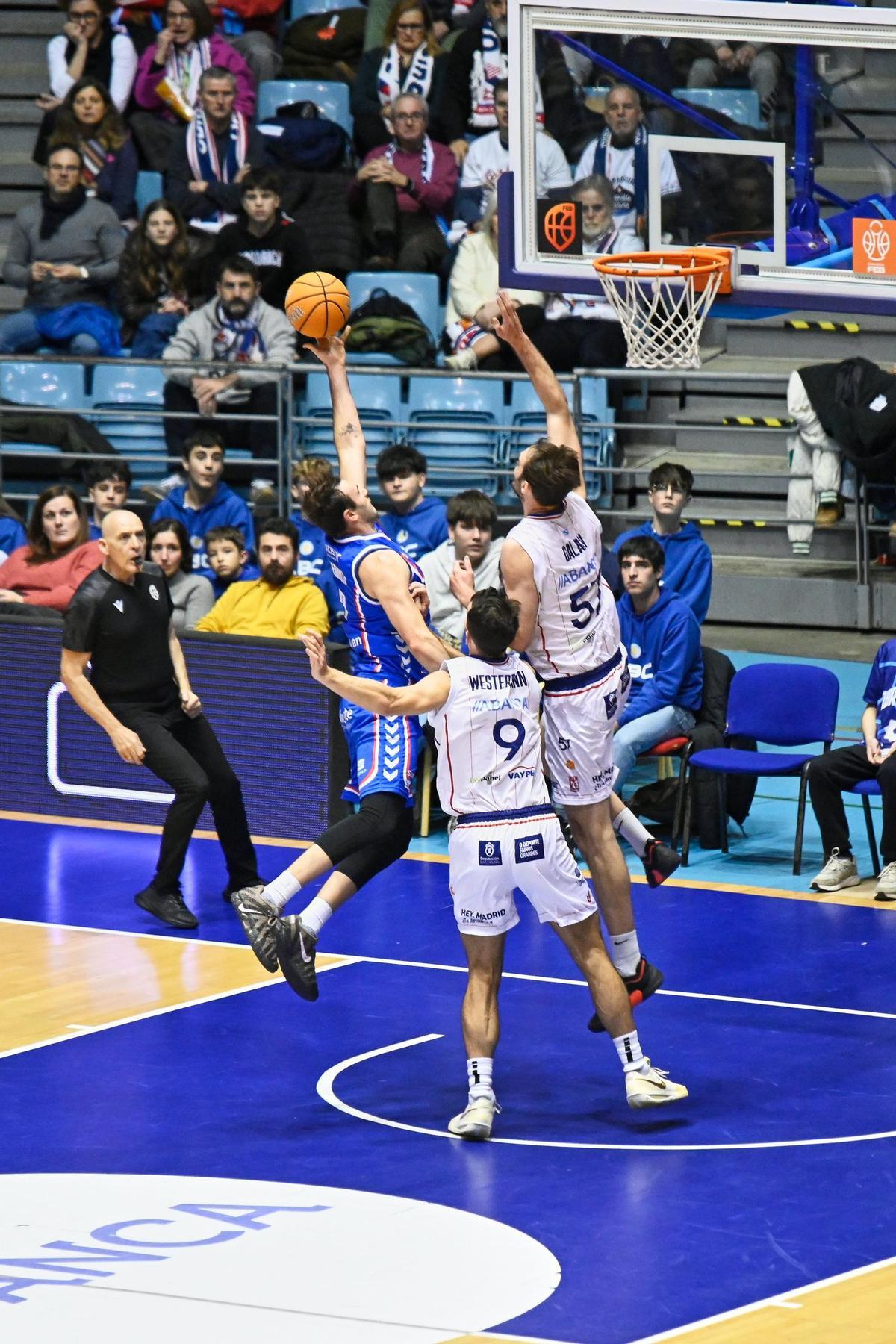 El HLA Alicante dio la cara ante Obradoiro... pero perdió