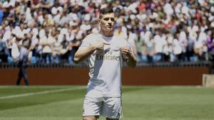 Jovic con la camiseta del Madrid.