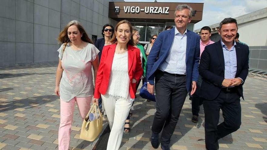 Molares, Pastor, Rueda y Fidalgo en la estación de trenes de Urzáiz. // Marta G. Brea