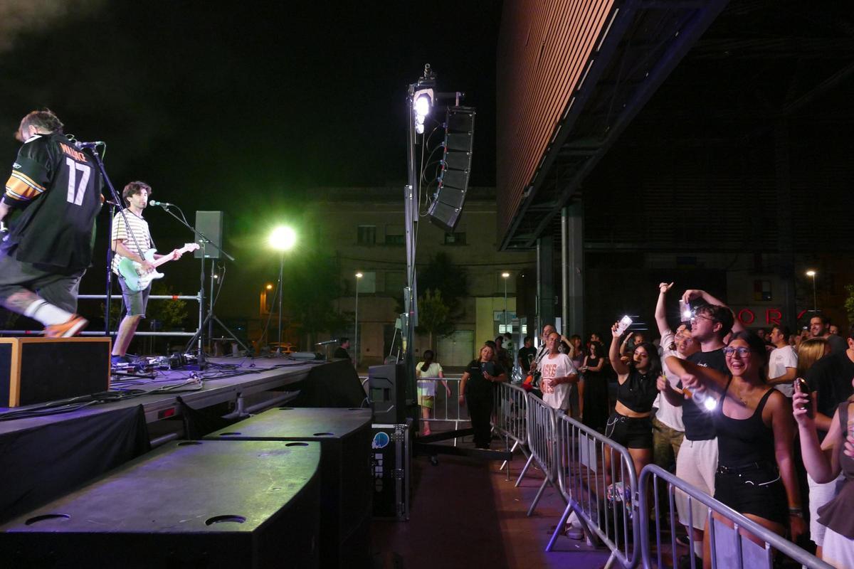EN IMATGES | Pelukass i Dj Sendo allarguen la nit figuerenca de les Festes de Sant Pere EN IMATGES | Pelukass i Dj Sendo allarguen la nit figuerenca de les Festes de Sant Pere