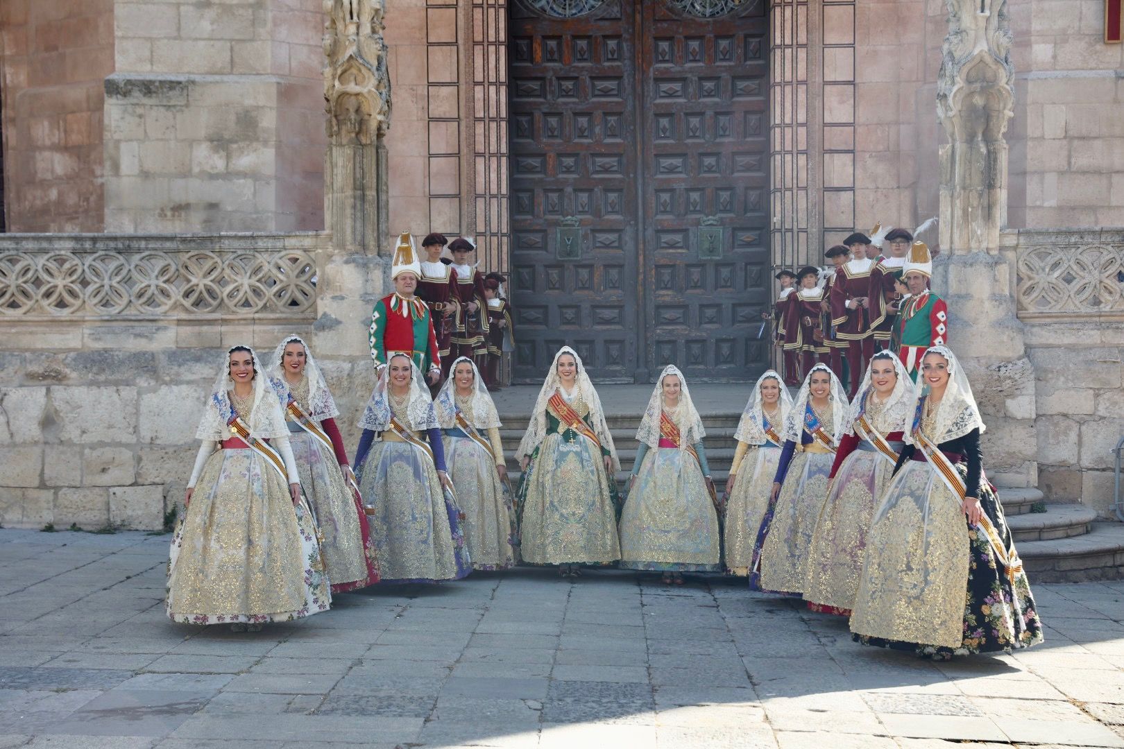 Carmen, Nerea y la corte en Burgos: Catedral, Bajada de Peñas y Ofrenda