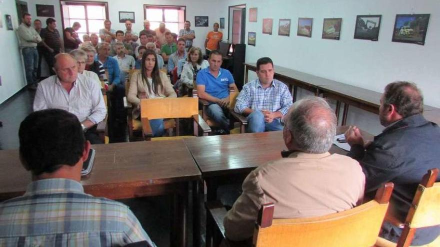 Un instante de la reunión celebrada en Colunga ayer.