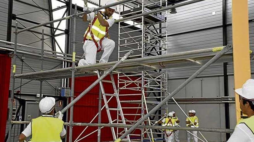 Govern y constructores pactan más de 400 auditorías sobre seguridad en las obras