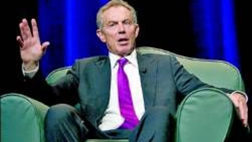 Tony Blair se hace de oro como conferenciante