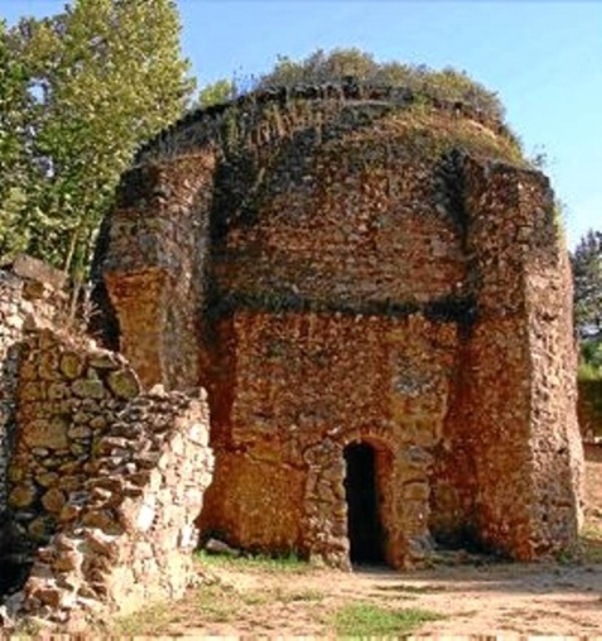 La pista de Can Bordoi porta fins al Pou de Glaç. La pista de Can Bordoi porta fins al Pou de Glaç.