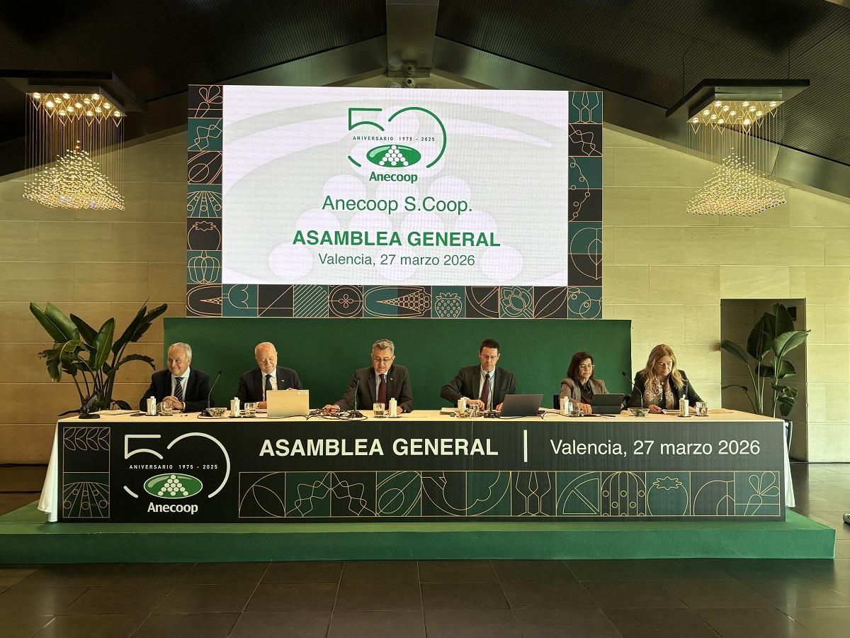 Directivos de Anecoop, durante la asamblea general.