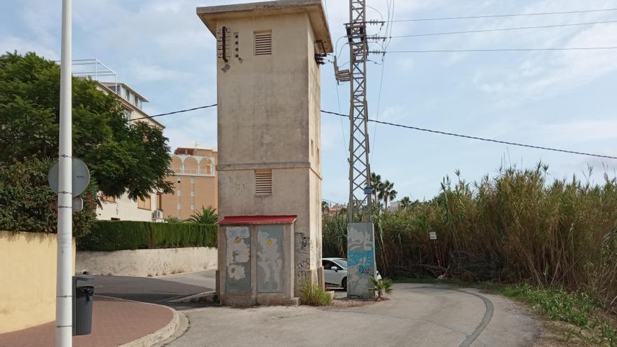 Xàbia trasladará la torre eléctrica de la calle Atenas