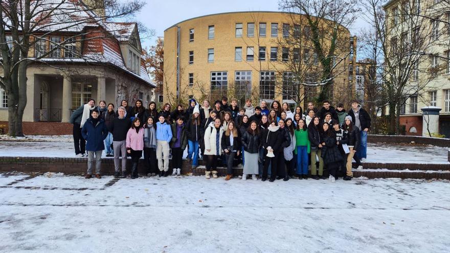 Una imagen del grupo de alumnos en la visita de intercambio cultural que llevaron a cabo en Berlín, en la última semana de noviembre.   | // FDV