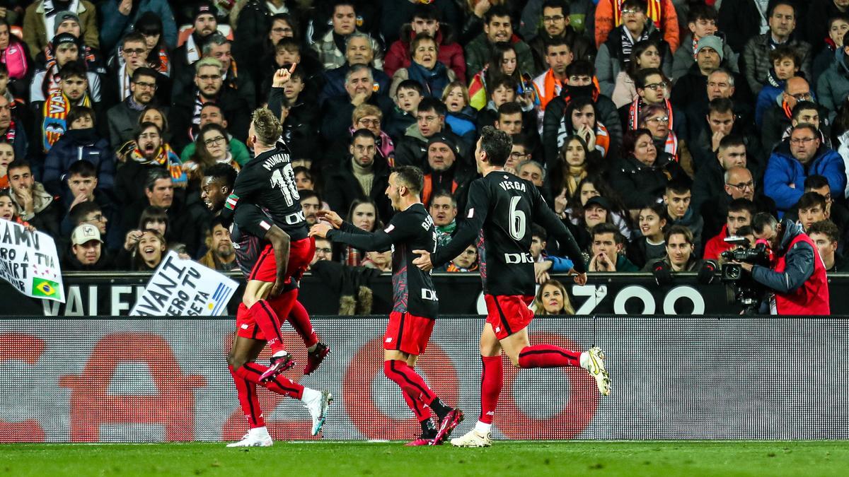 Iker Muniain celebra el 0-1 en el Valencia-Athletic.