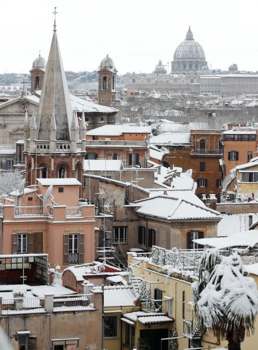 Roma celebra la llegada de la nieve