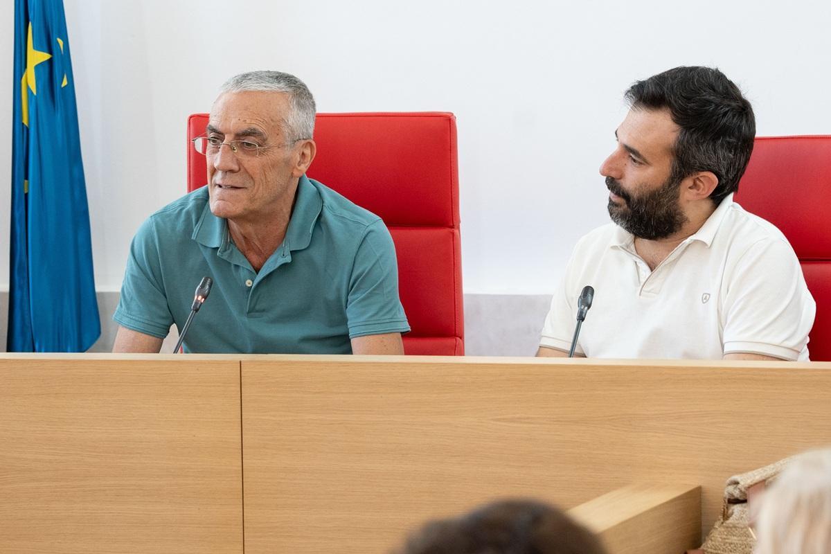 Visita de la Casa de Extremadura en Sanlúcar de Barrameda al Ayuntamiento de Mérida.
