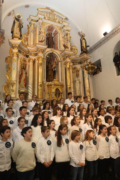 Ilusión navideña con canto coral y encendido de luces en Sant Josep.