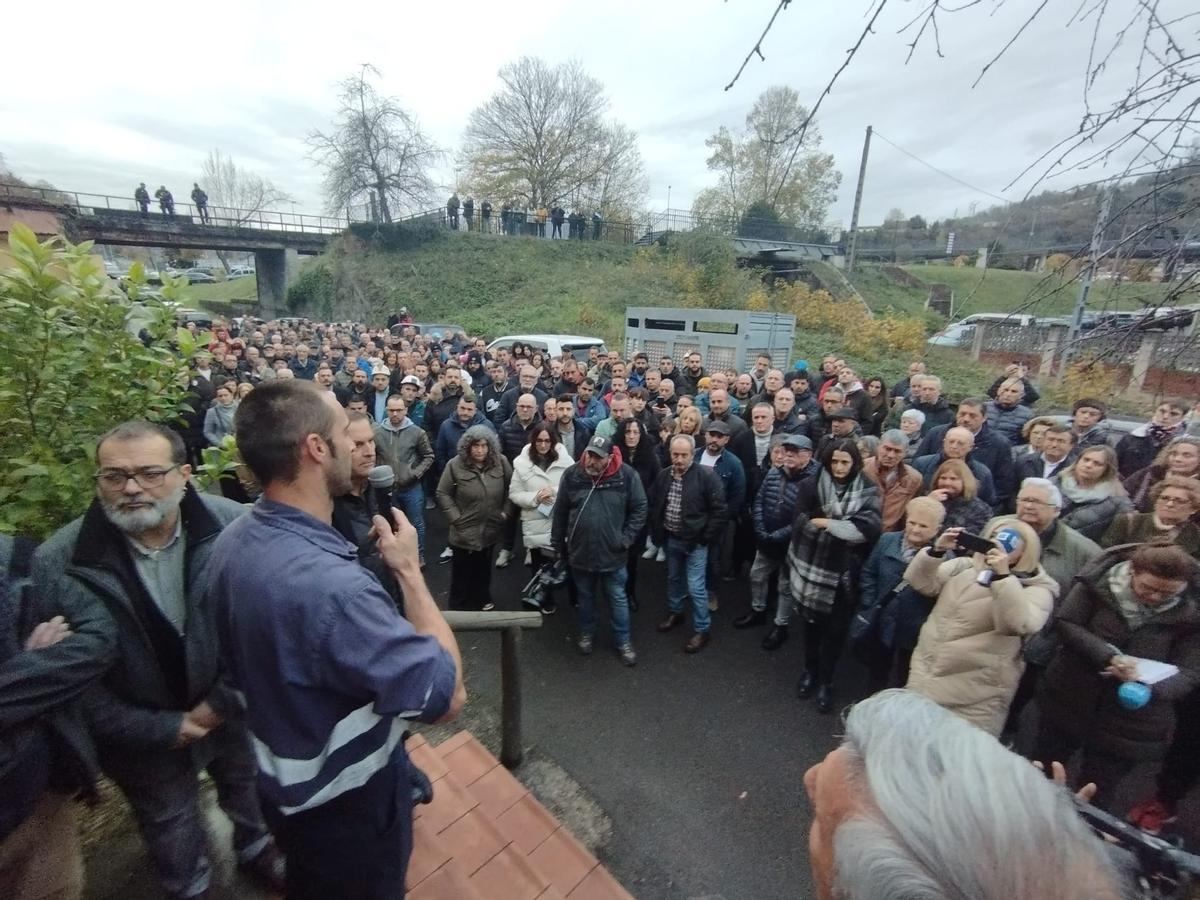 Concentración de apoyo a la Brigada Minera en el pozo Fondón.