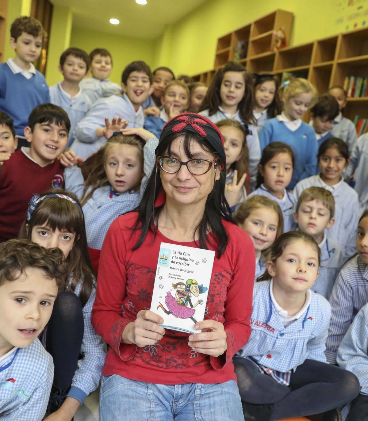 Mónica Rodríguez, en un encuentro con escolares asturianos a principios de este año.