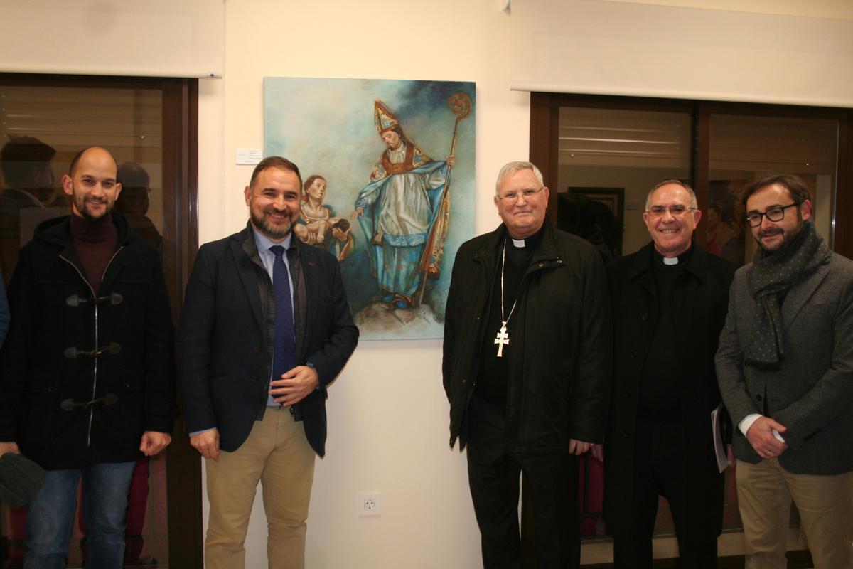 José Ángel Ponce, Diego José Mateos, José Manuel Lorca Planes, Francisco Fructuoso e Isidro Abellán, ante el cuadro ‘San Blas’ de Miguel García Peñarrubia, que se mostraba en la exposición conmemorativa.