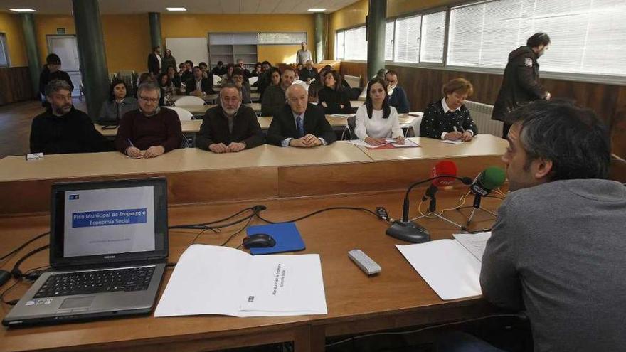 El alcalde, en la presentación del plan de empleo 2016. 13fotos